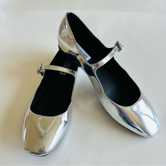 Steve Madden Shoes - Steve Madden Silver Flats